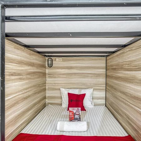 Reddoorz Hostel @ Feliz Noche Cengkareng Джакарта Екстер'єр фото