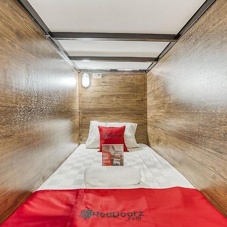 Reddoorz Hostel @ Feliz Noche Cengkareng Джакарта Екстер'єр фото