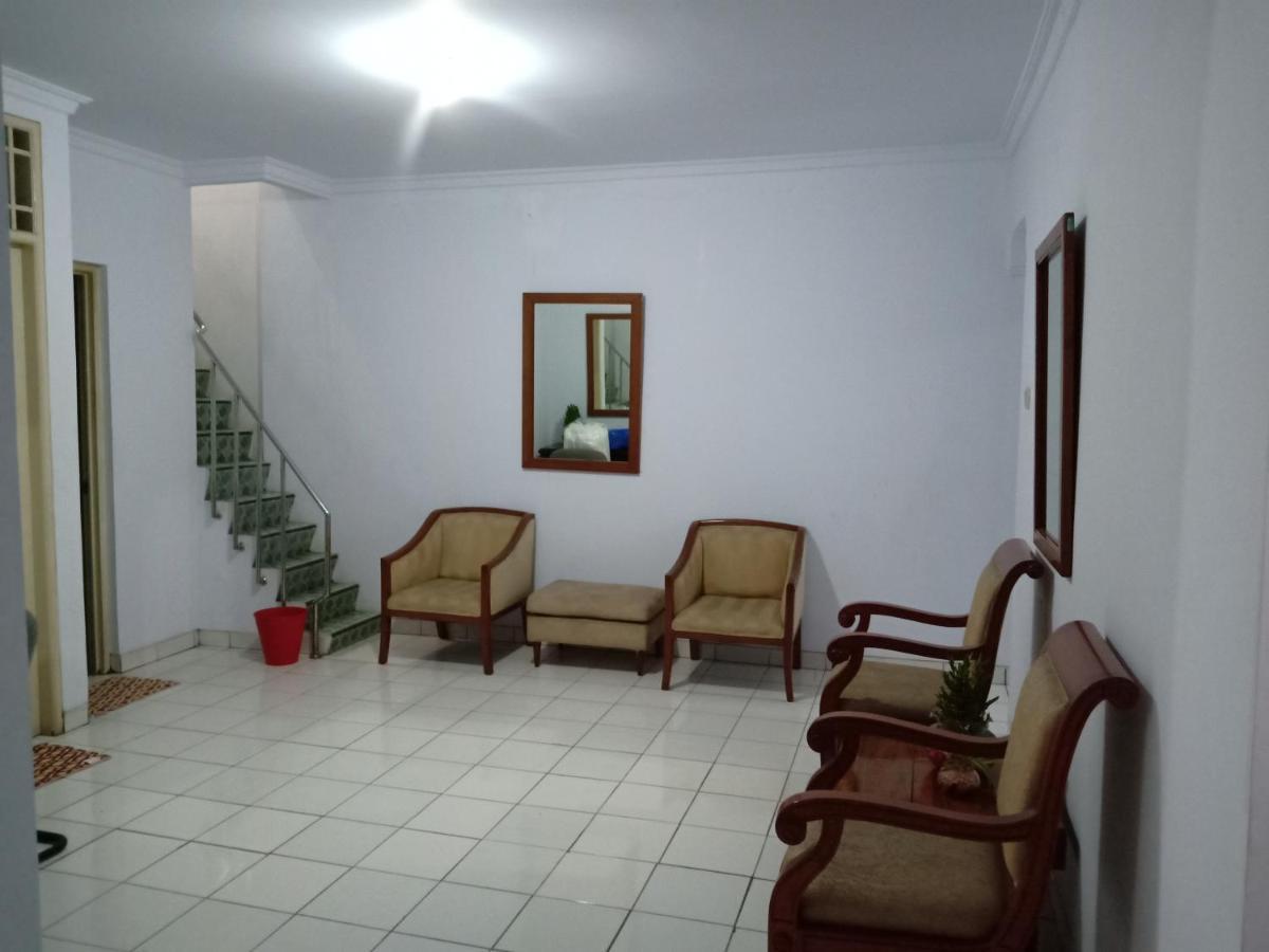 Reddoorz Hostel @ Feliz Noche Cengkareng Джакарта Екстер'єр фото