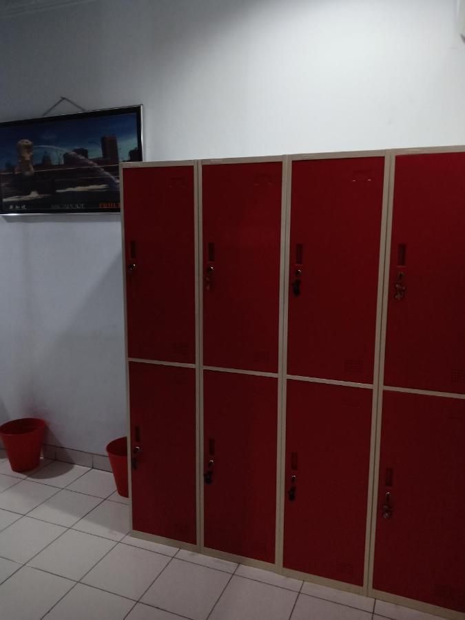 Reddoorz Hostel @ Feliz Noche Cengkareng Джакарта Екстер'єр фото