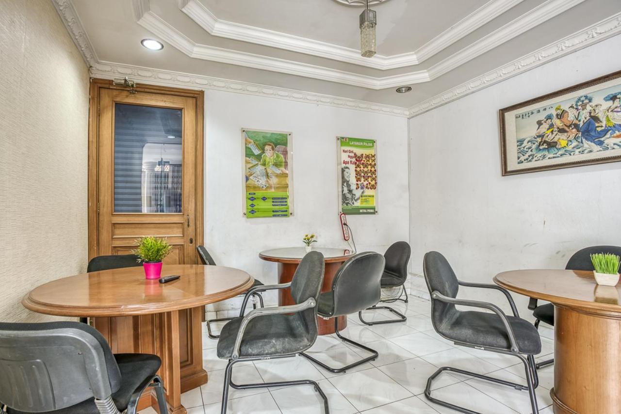 Reddoorz Hostel @ Feliz Noche Cengkareng Джакарта Екстер'єр фото